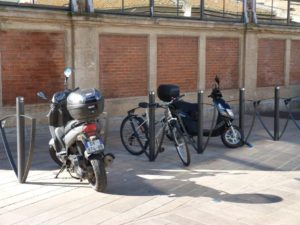 halles_narbonne_generalites_canal_velo_parking-08