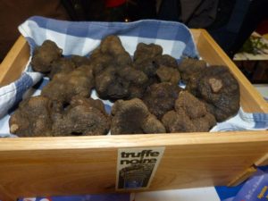 les_halles_de_narbonne_animation_promotion_truffes_aude-19-12-2013-02