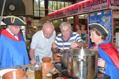 110ans-halles-narbonne-bourride-anguilles-22-sept-2011-04