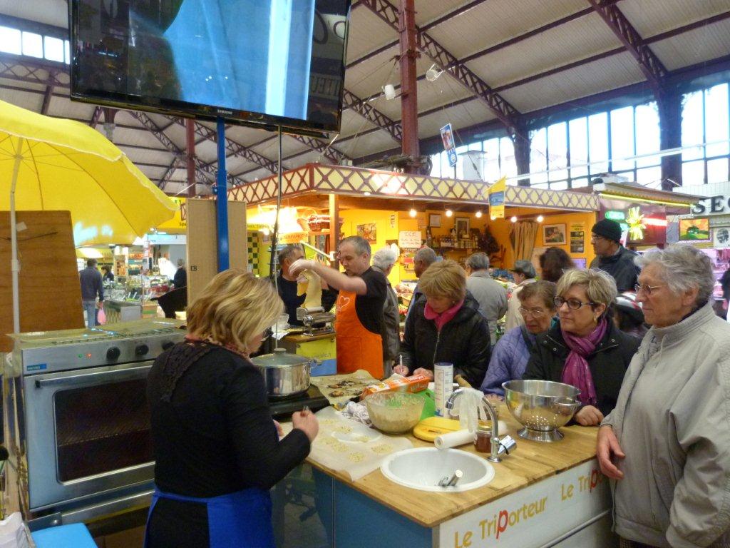 halles_de_narbonne_animation_fromage_chevre_camelot_ecu_pays_cathare_aude_laine_gandolf_haloir_oules-20-04-2013-03_