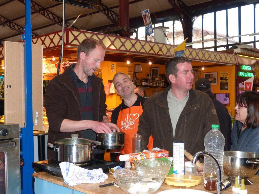 halles_de_narbonne_animation_fromage_chevre_camelot_ecu_pays_cathare_aude_laine_gandolf_haloir_oules-20-04-2013-17_