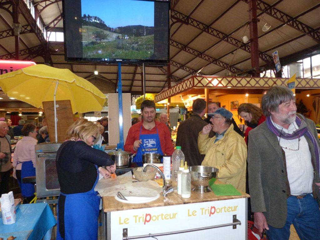 halles_de_narbonne_animation_fromage_chevre_camelot_ecu_pays_cathare_aude_laine_gandolf_haloir_oules-20-04-2013-32_