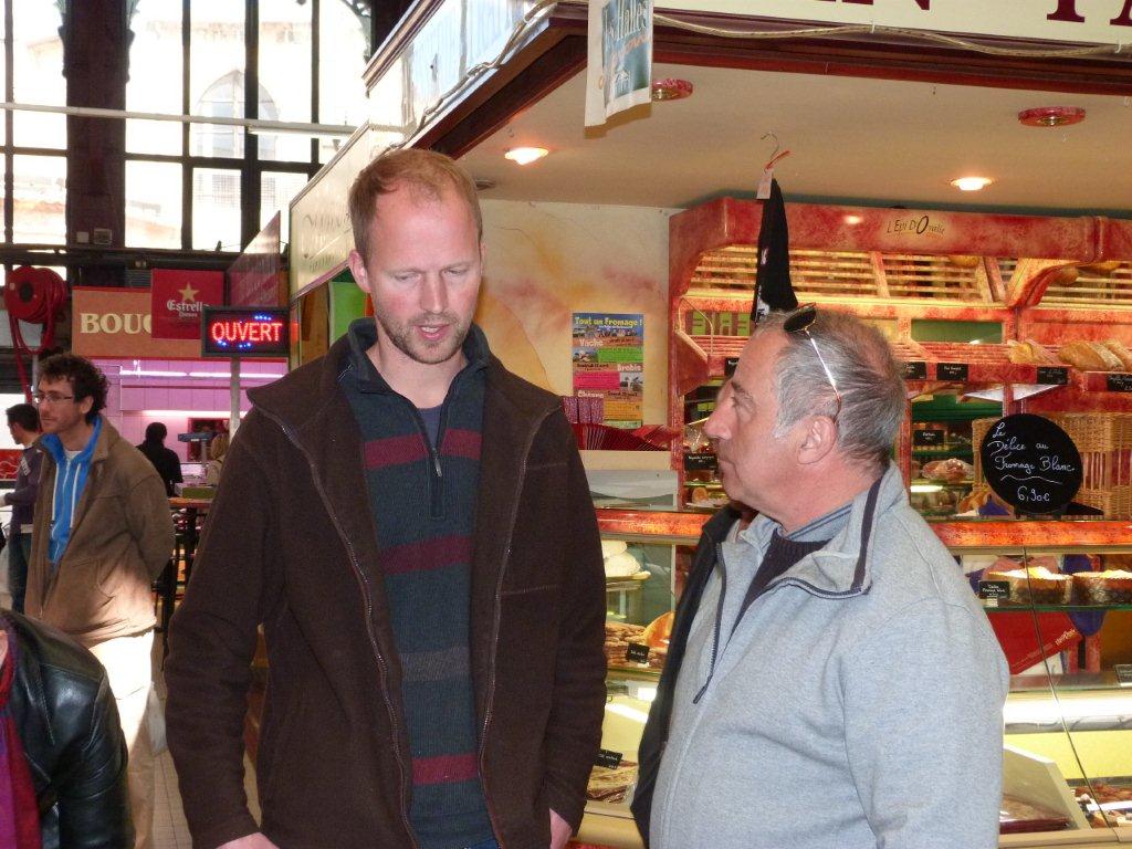 halles_de_narbonne_animation_fromage_chevre_camelot_ecu_pays_cathare_aude_laine_gandolf_haloir_oules-20-04-2013-33_