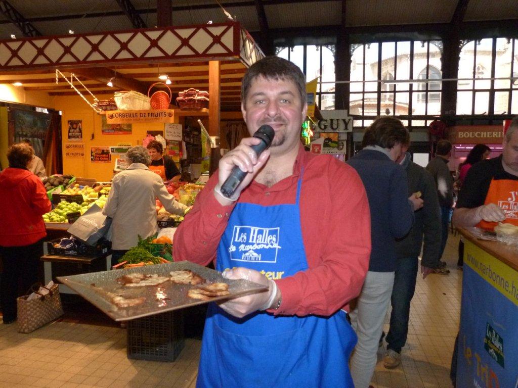 halles_de_narbonne_animation_fromage_chevre_camelot_ecu_pays_cathare_aude_laine_gandolf_haloir_oules-20-04-2013-34_