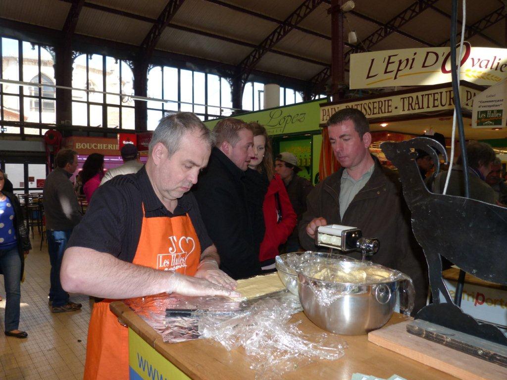 halles_de_narbonne_animation_fromage_chevre_camelot_ecu_pays_cathare_aude_laine_gandolf_haloir_oules-20-04-2013-35_