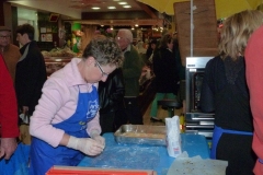 halles_de_narbonne_animation_fromage_chevre_camelot_ecu_pays_cathare_aude_laine_gandolf_haloir_oules-20-04-2013-15_