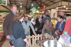 halles_de_narbonne_animation_fromage_chevre_camelot_ecu_pays_cathare_aude_laine_gandolf_haloir_oules-20-04-2013-31_