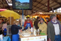 halles_de_narbonne_animation_fromage_chevre_camelot_ecu_pays_cathare_aude_laine_gandolf_haloir_oules-20-04-2013-32_