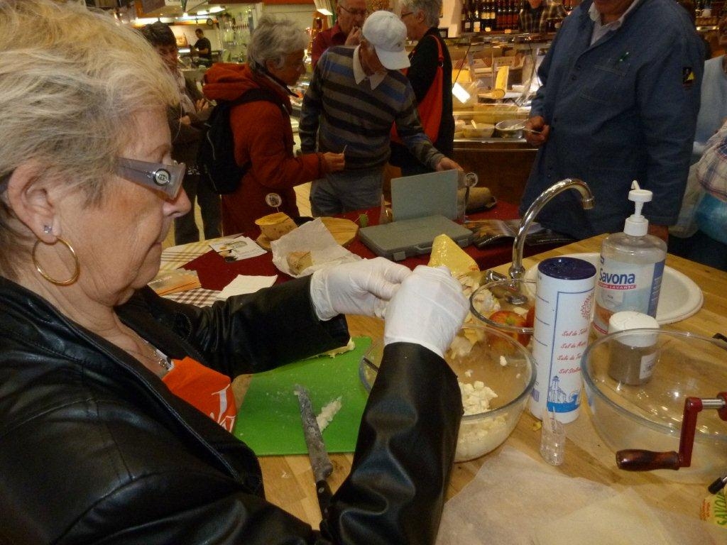 halles_de_narbonne_animation_fromage_bethmale_bamalou_reblochon_laine_gandolf_haloir_oules_18-04-201307