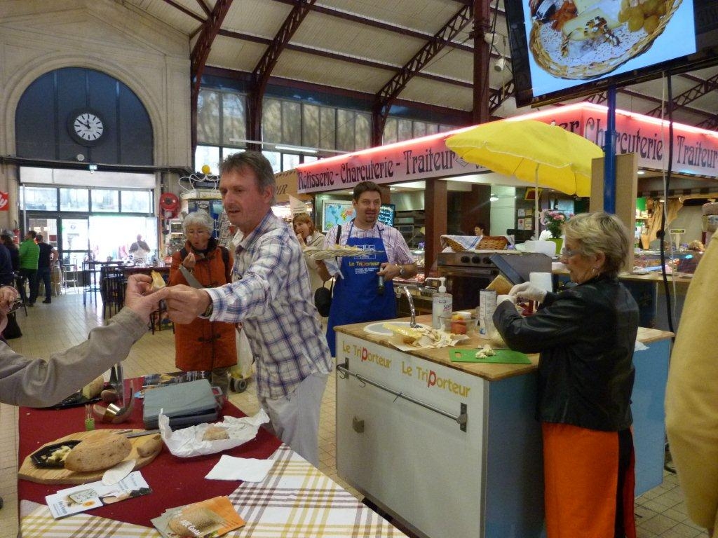 halles_de_narbonne_animation_fromage_bethmale_bamalou_reblochon_laine_gandolf_haloir_oules_18-04-201312