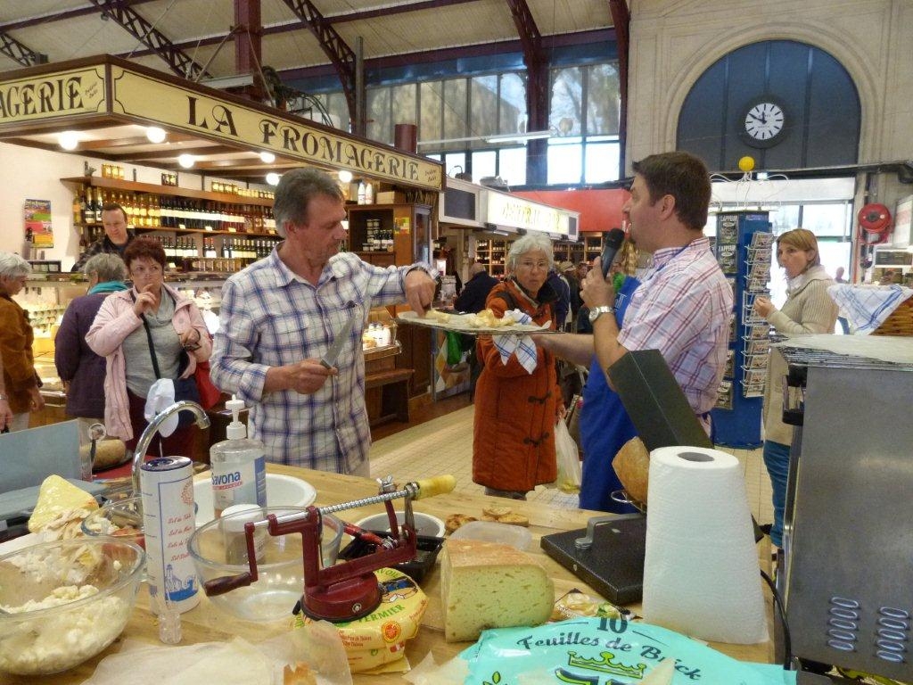 halles_de_narbonne_animation_fromage_bethmale_bamalou_reblochon_laine_gandolf_haloir_oules_18-04-201313