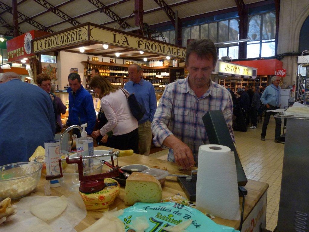 halles_de_narbonne_animation_fromage_bethmale_bamalou_reblochon_laine_gandolf_haloir_oules_18-04-201314