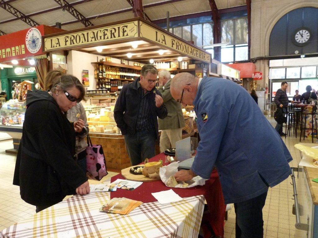 halles_de_narbonne_animation_fromage_bethmale_bamalou_reblochon_laine_gandolf_haloir_oules_18-04-201325