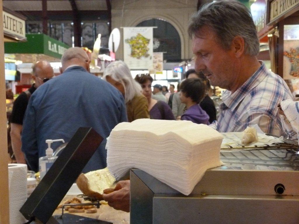 halles_de_narbonne_animation_fromage_bethmale_bamalou_reblochon_laine_gandolf_haloir_oules_18-04-201326