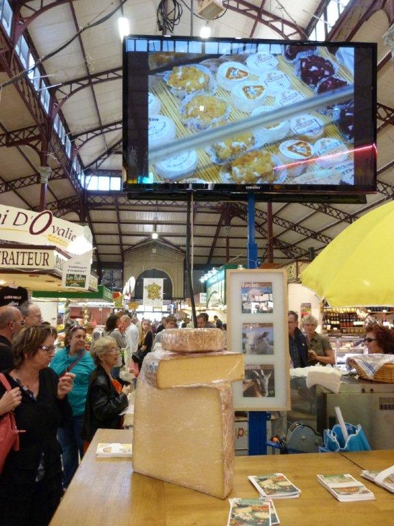 halles_de_narbonne_animation_fromage_bethmale_bamalou_reblochon_laine_gandolf_haloir_oules_18-04-201327