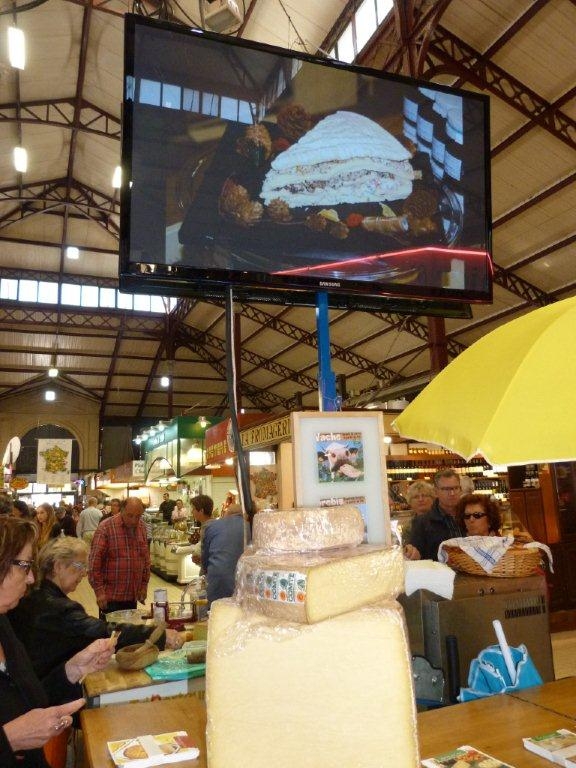 halles_de_narbonne_animation_fromage_bethmale_bamalou_reblochon_laine_gandolf_haloir_oules_18-04-201328