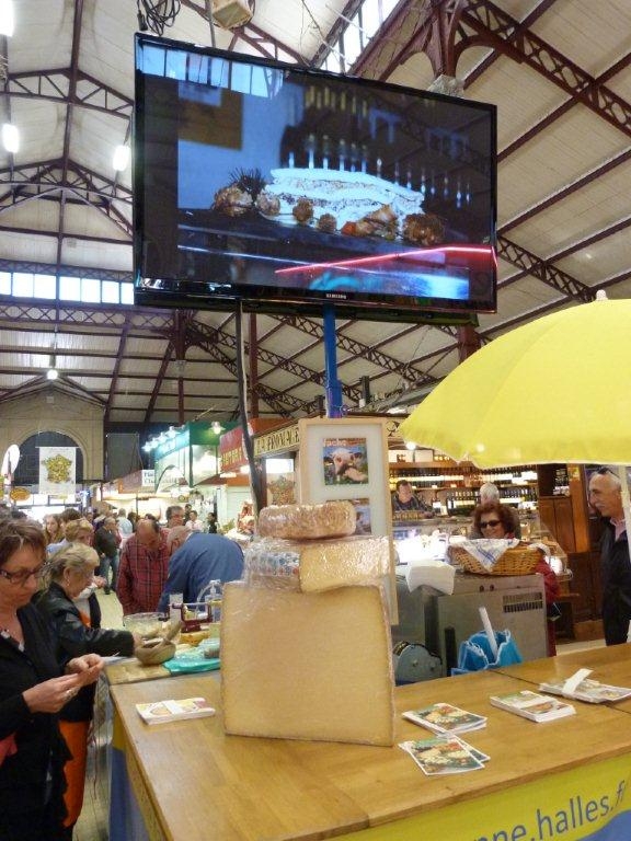 halles_de_narbonne_animation_fromage_bethmale_bamalou_reblochon_laine_gandolf_haloir_oules_18-04-201329