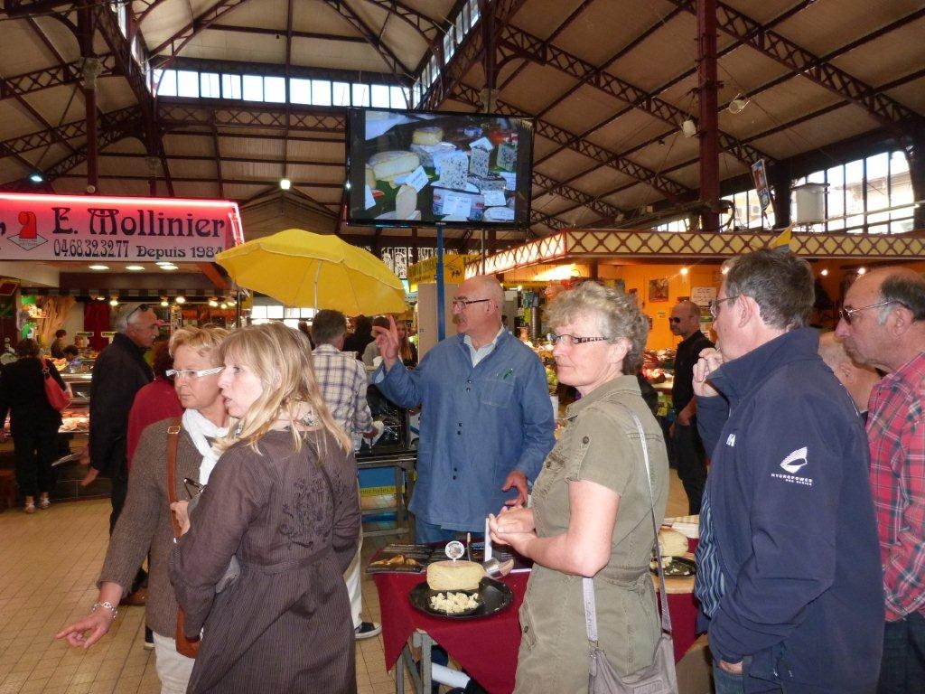 halles_de_narbonne_animation_fromage_bethmale_bamalou_reblochon_laine_gandolf_haloir_oules_18-04-201336