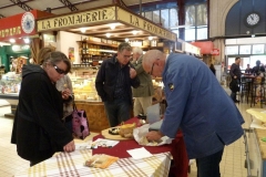 halles_de_narbonne_animation_fromage_bethmale_bamalou_reblochon_laine_gandolf_haloir_oules_18-04-201325