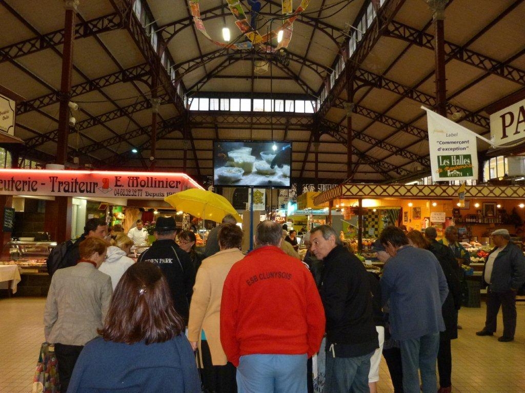 halles_de_narbonne_animation_fromage_roquefort_papillon_bergers_du_larzac_amicale_aveyronnais_aude_laine_gandolf_haloir_oules-19-04-2013- 02