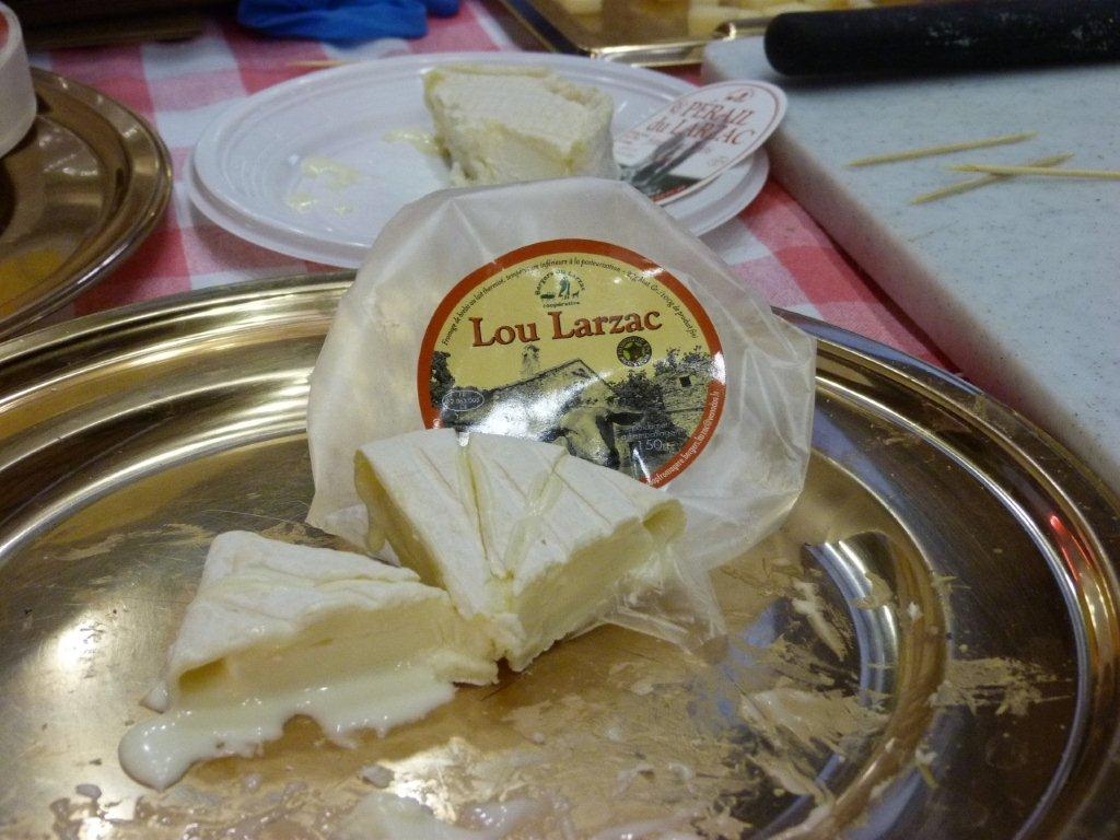 halles_de_narbonne_animation_fromage_roquefort_papillon_bergers_du_larzac_amicale_aveyronnais_aude_laine_gandolf_haloir_oules-19-04-2013- 05