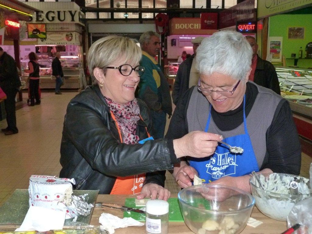 halles_de_narbonne_animation_fromage_roquefort_papillon_bergers_du_larzac_amicale_aveyronnais_aude_laine_gandolf_haloir_oules-19-04-2013- 12