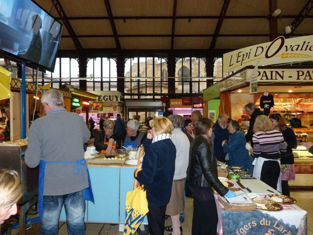 halles_de_narbonne_animation_fromage_roquefort_papillon_bergers_du_larzac_amicale_aveyronnais_aude_laine_gandolf_haloir_oules-19-04-2013- 17