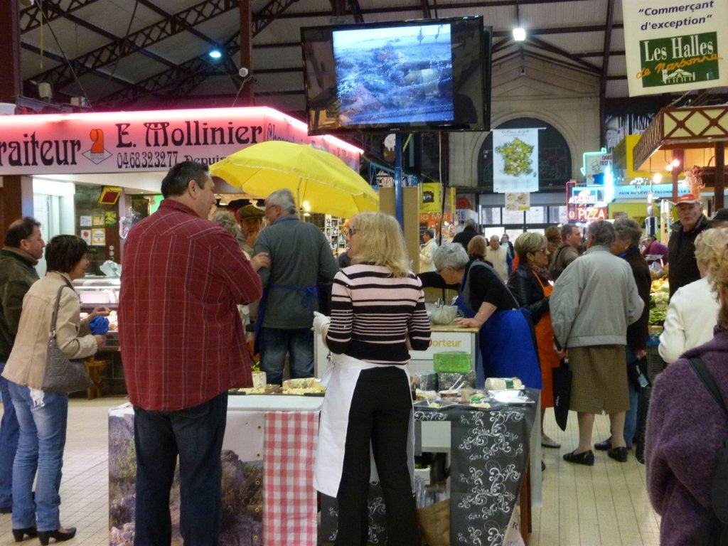 halles_de_narbonne_animation_fromage_roquefort_papillon_bergers_du_larzac_amicale_aveyronnais_aude_laine_gandolf_haloir_oules-19-04-2013- 20