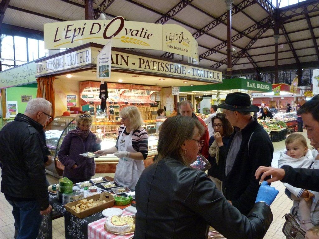 halles_de_narbonne_animation_fromage_roquefort_papillon_bergers_du_larzac_amicale_aveyronnais_aude_laine_gandolf_haloir_oules-19-04-2013- 23