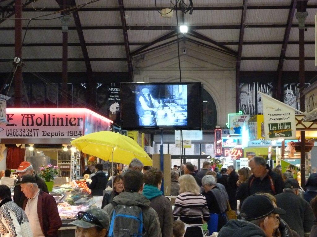 halles_de_narbonne_animation_fromage_roquefort_papillon_bergers_du_larzac_amicale_aveyronnais_aude_laine_gandolf_haloir_oules-19-04-2013- 26