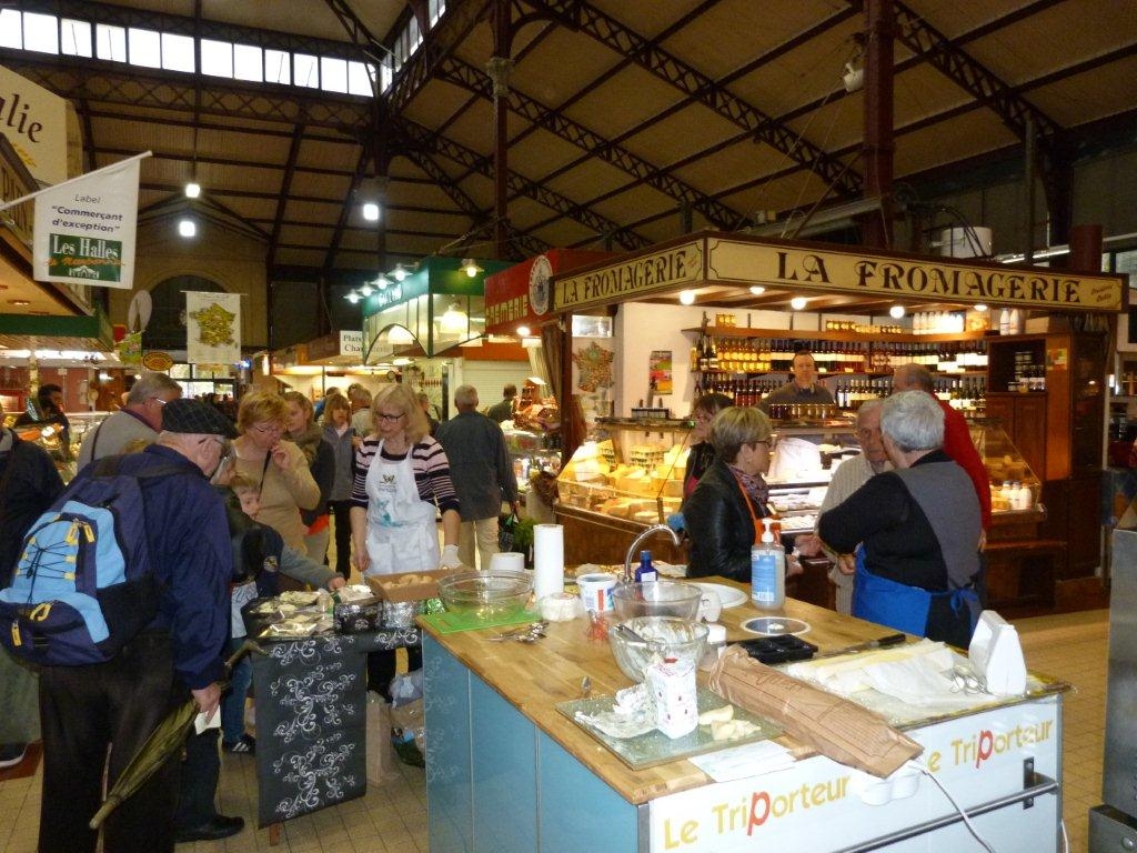 halles_de_narbonne_animation_fromage_roquefort_papillon_bergers_du_larzac_amicale_aveyronnais_aude_laine_gandolf_haloir_oules-19-04-2013- 27