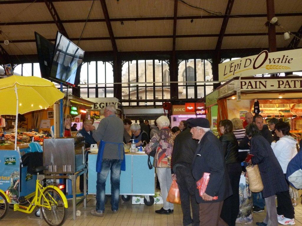 halles_de_narbonne_animation_fromage_roquefort_papillon_bergers_du_larzac_amicale_aveyronnais_aude_laine_gandolf_haloir_oules-19-04-2013- 33