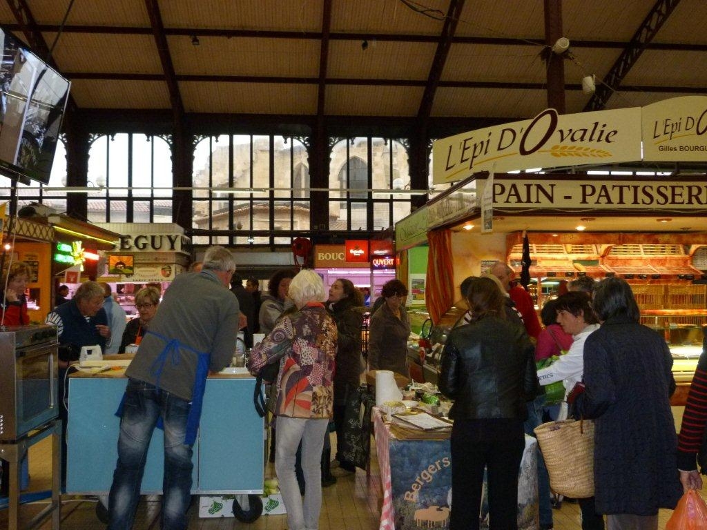 halles_de_narbonne_animation_fromage_roquefort_papillon_bergers_du_larzac_amicale_aveyronnais_aude_laine_gandolf_haloir_oules-19-04-2013- 35