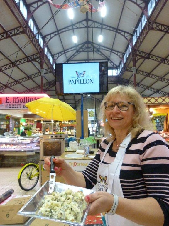 halles_de_narbonne_animation_fromage_roquefort_papillon_bergers_du_larzac_amicale_aveyronnais_aude_laine_gandolf_haloir_oules-19-04-2013- 40