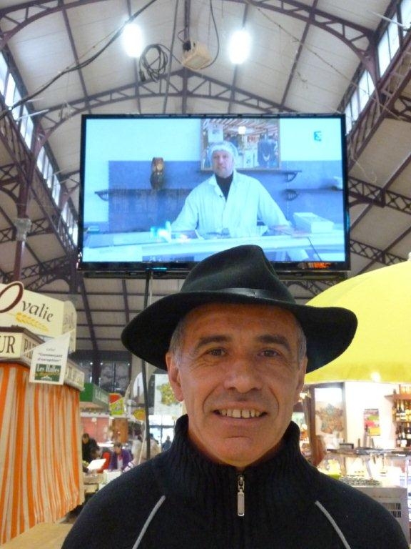 halles_de_narbonne_animation_fromage_roquefort_papillon_bergers_du_larzac_amicale_aveyronnais_aude_laine_gandolf_haloir_oules-19-04-2013- 42