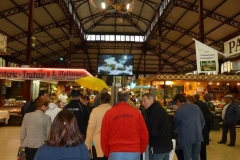 halles_de_narbonne_animation_fromage_roquefort_papillon_bergers_du_larzac_amicale_aveyronnais_aude_laine_gandolf_haloir_oules-19-04-2013- 02