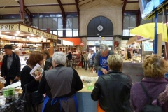 halles_de_narbonne_animation_fromage_roquefort_papillon_bergers_du_larzac_amicale_aveyronnais_aude_laine_gandolf_haloir_oules-19-04-2013- 03