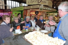 halles_de_narbonne_animation_fromage_roquefort_papillon_bergers_du_larzac_amicale_aveyronnais_aude_laine_gandolf_haloir_oules-19-04-2013- 16