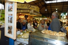 halles_de_narbonne_animation_fromage_roquefort_papillon_bergers_du_larzac_amicale_aveyronnais_aude_laine_gandolf_haloir_oules-19-04-2013- 18