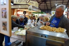 halles_de_narbonne_animation_fromage_roquefort_papillon_bergers_du_larzac_amicale_aveyronnais_aude_laine_gandolf_haloir_oules-19-04-2013- 19