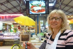 halles_de_narbonne_animation_fromage_roquefort_papillon_bergers_du_larzac_amicale_aveyronnais_aude_laine_gandolf_haloir_oules-19-04-2013- 39