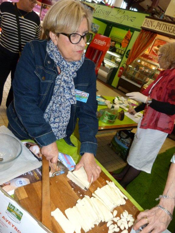 halles_narbonne_animation_fromages_haloir_laine_gandolf_oules_papillon_bergers_du_larzac_aligot_aveyronnais-22-04-16-05