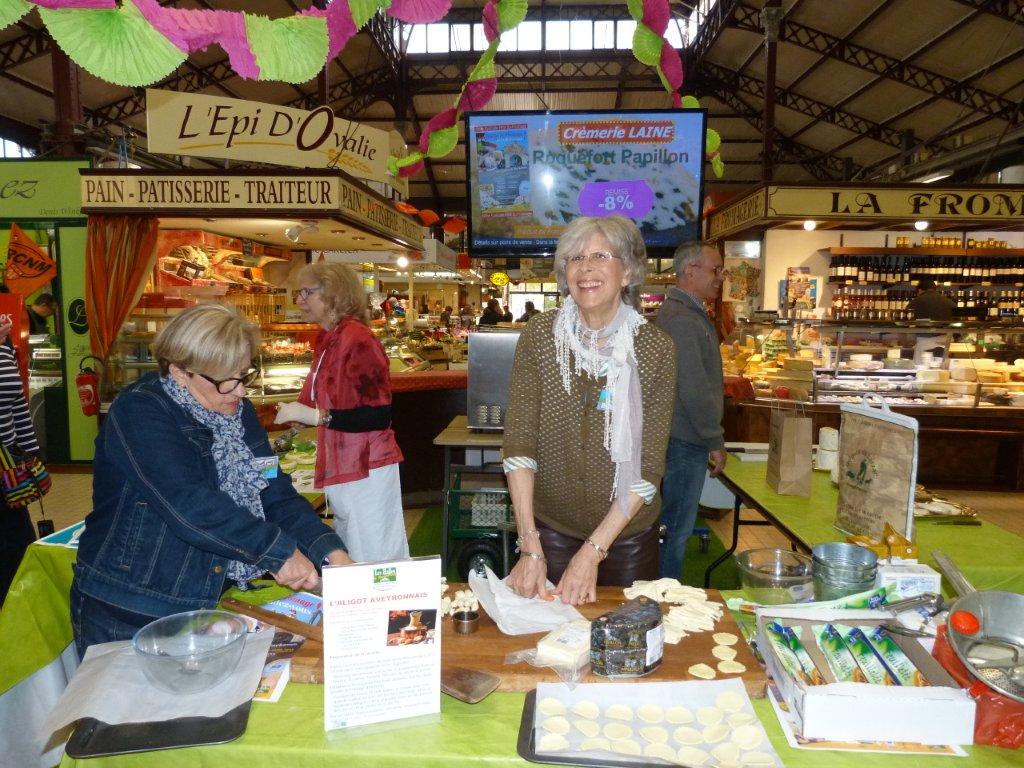 halles_narbonne_animation_fromages_haloir_laine_gandolf_oules_papillon_bergers_du_larzac_aligot_aveyronnais-22-04-16-06