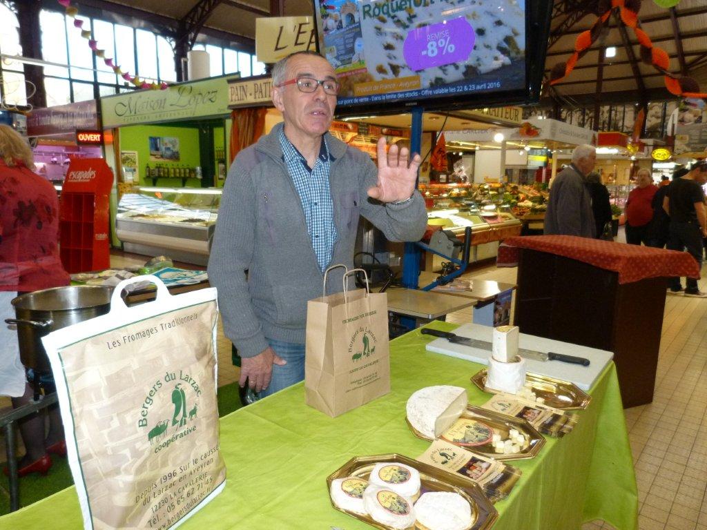 halles_narbonne_animation_fromages_haloir_laine_gandolf_oules_papillon_bergers_du_larzac_aligot_aveyronnais-22-04-16-07