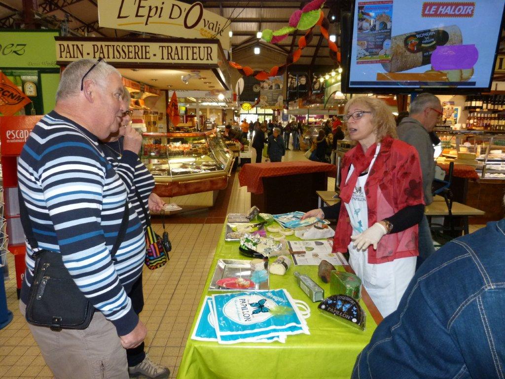 halles_narbonne_animation_fromages_haloir_laine_gandolf_oules_papillon_bergers_du_larzac_aligot_aveyronnais-22-04-16-11