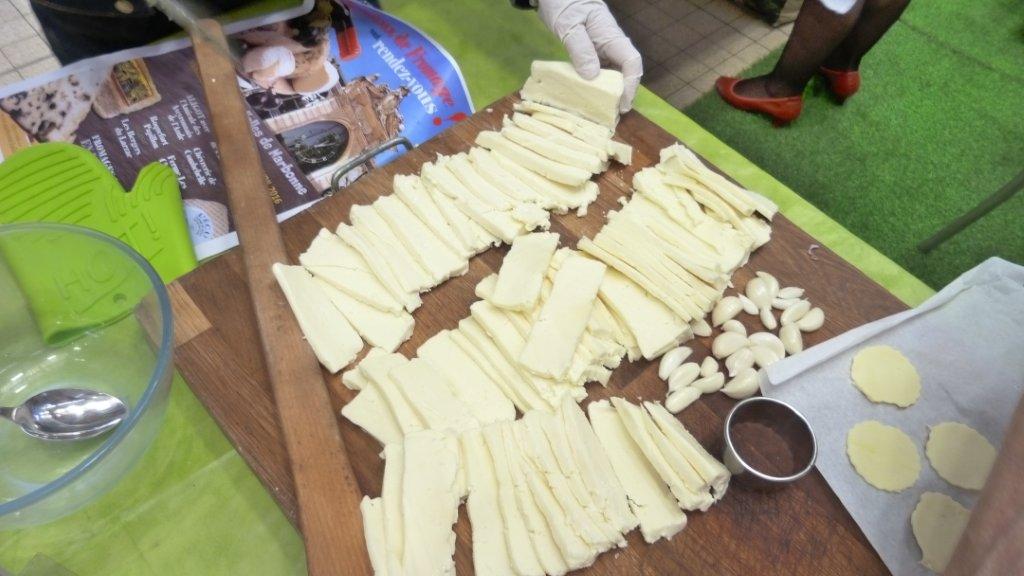 halles_narbonne_animation_fromages_haloir_laine_gandolf_oules_papillon_bergers_du_larzac_aligot_aveyronnais-22-04-16-14