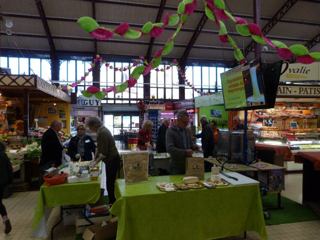 halles_narbonne_animation_fromages_haloir_laine_gandolf_oules_papillon_bergers_du_larzac_aligot_aveyronnais-22-04-16-17