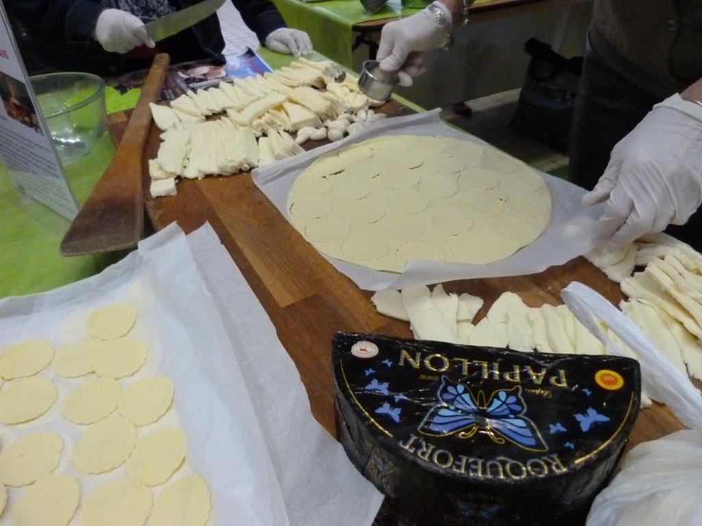 halles_narbonne_animation_fromages_haloir_laine_gandolf_oules_papillon_bergers_du_larzac_aligot_aveyronnais-22-04-16-18