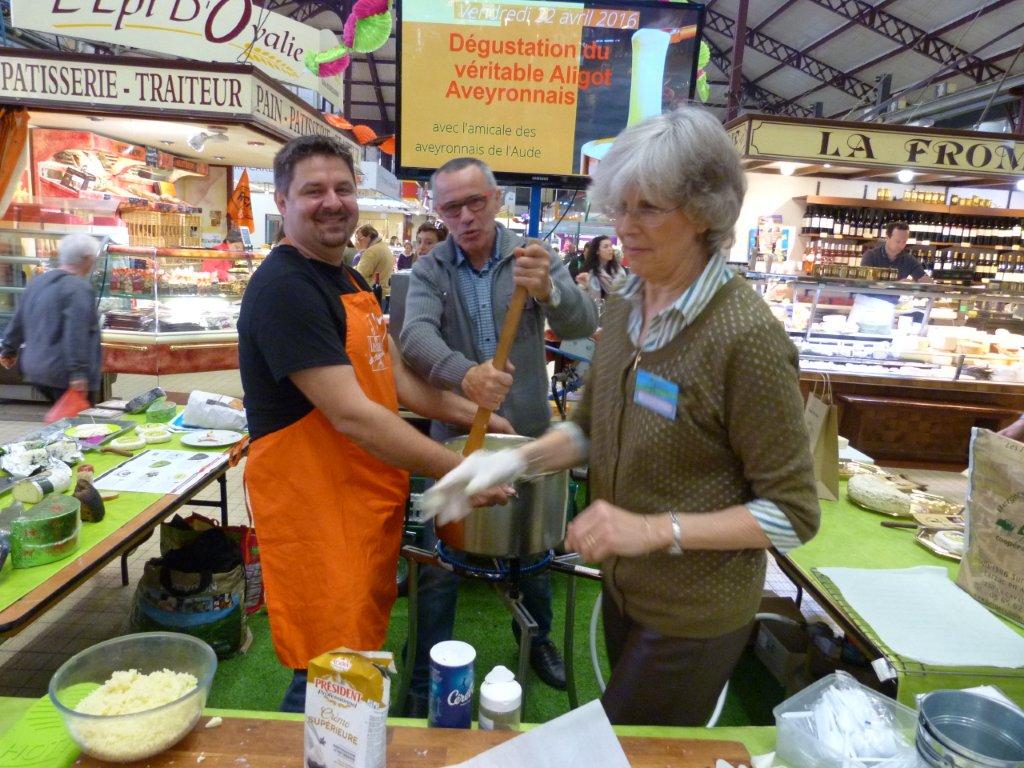 halles_narbonne_animation_fromages_haloir_laine_gandolf_oules_papillon_bergers_du_larzac_aligot_aveyronnais-22-04-16-24