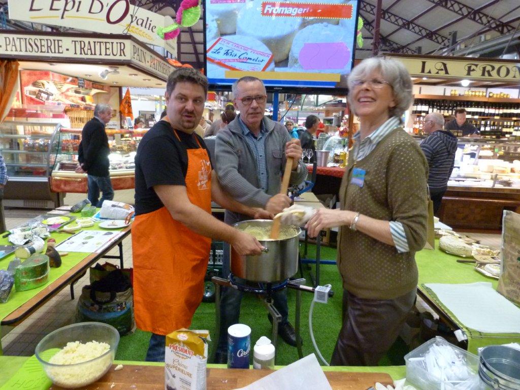 halles_narbonne_animation_fromages_haloir_laine_gandolf_oules_papillon_bergers_du_larzac_aligot_aveyronnais-22-04-16-25